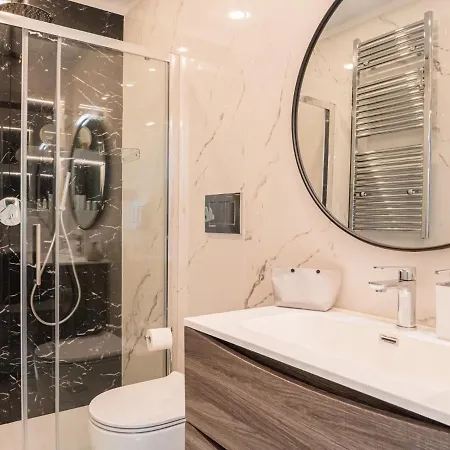 The Rent - Duomo Deluxe Two-bedroom